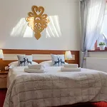 Joanna 3*